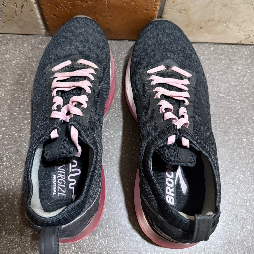Brooks Women's Black and Pink Running Shoes size 7 - Picture 2 of 8